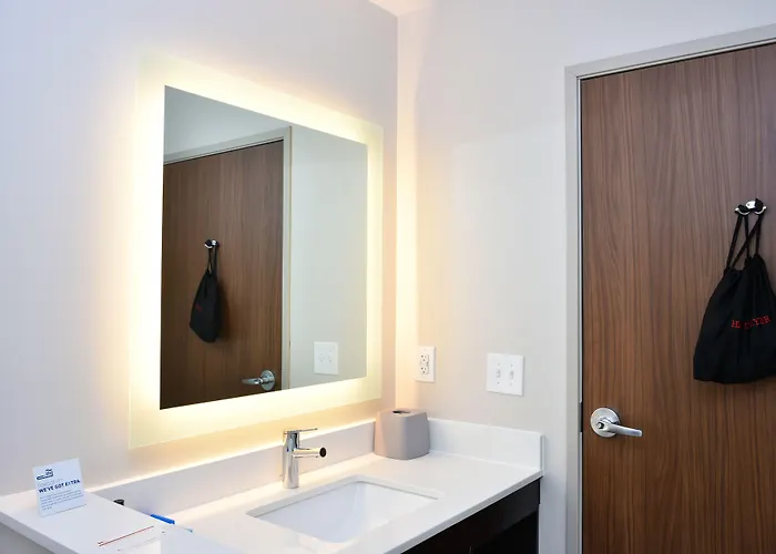 Hotel Express & - - O'hare By Ihg