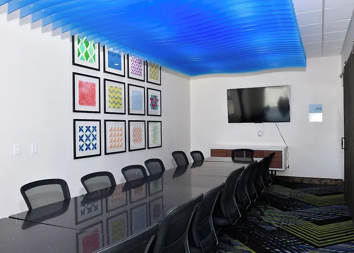 Express & - - O'hare By Ihg Hotel 3*